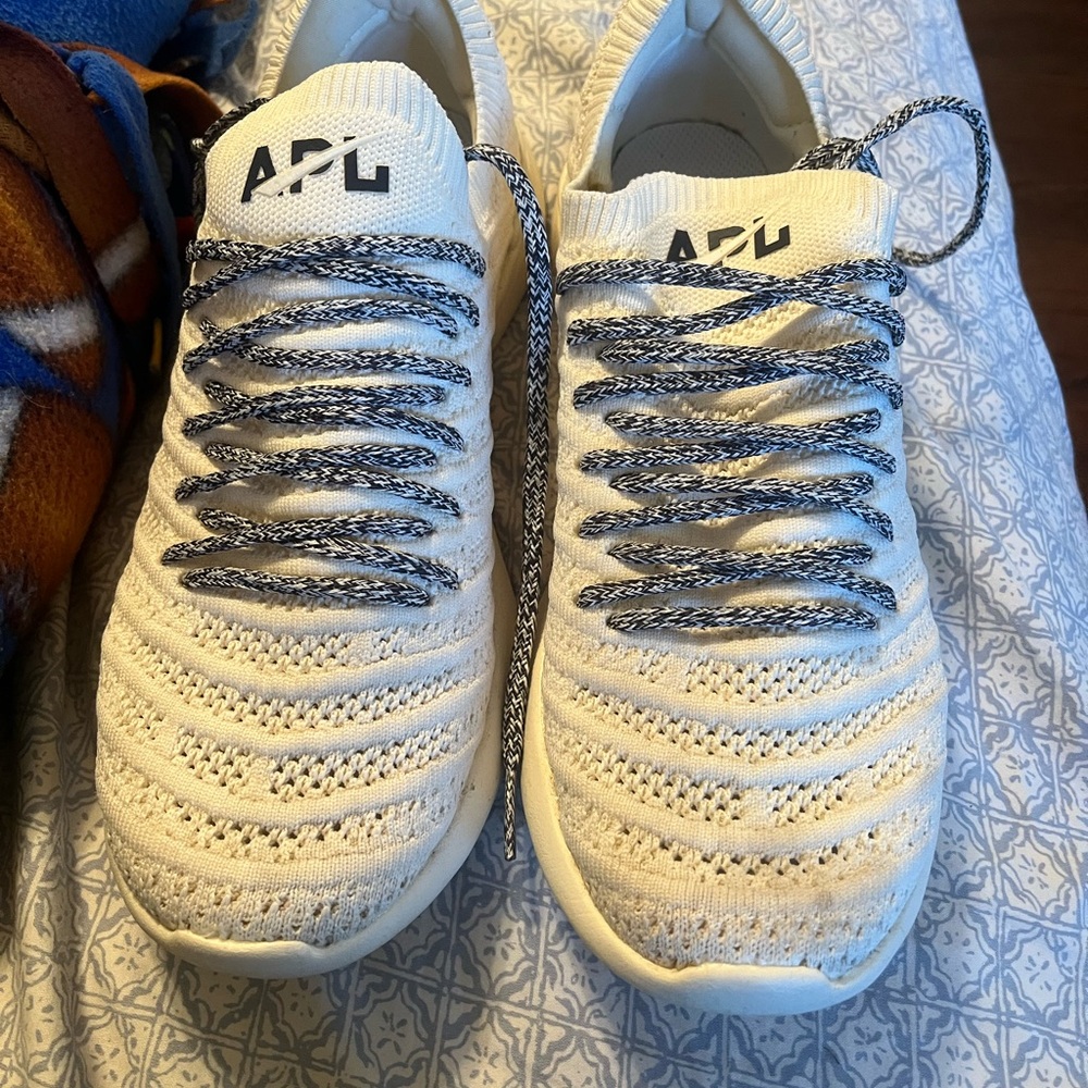 APL women’s propulsion shoes size 8